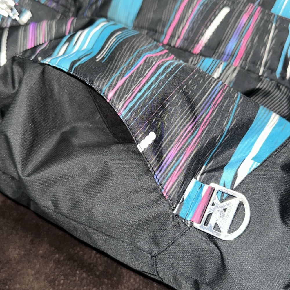 ZEROXPOSUR: GIRLS BLACK/MULTICOLOR STRIPE  PUFFER COAT. Size 10-12 Medium. - Picture 7 of 14